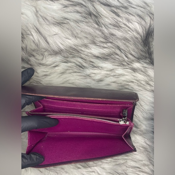 Authentic Louis Vuitton Epi Sarah Wallet Dark Purple - Picture 7 of 16